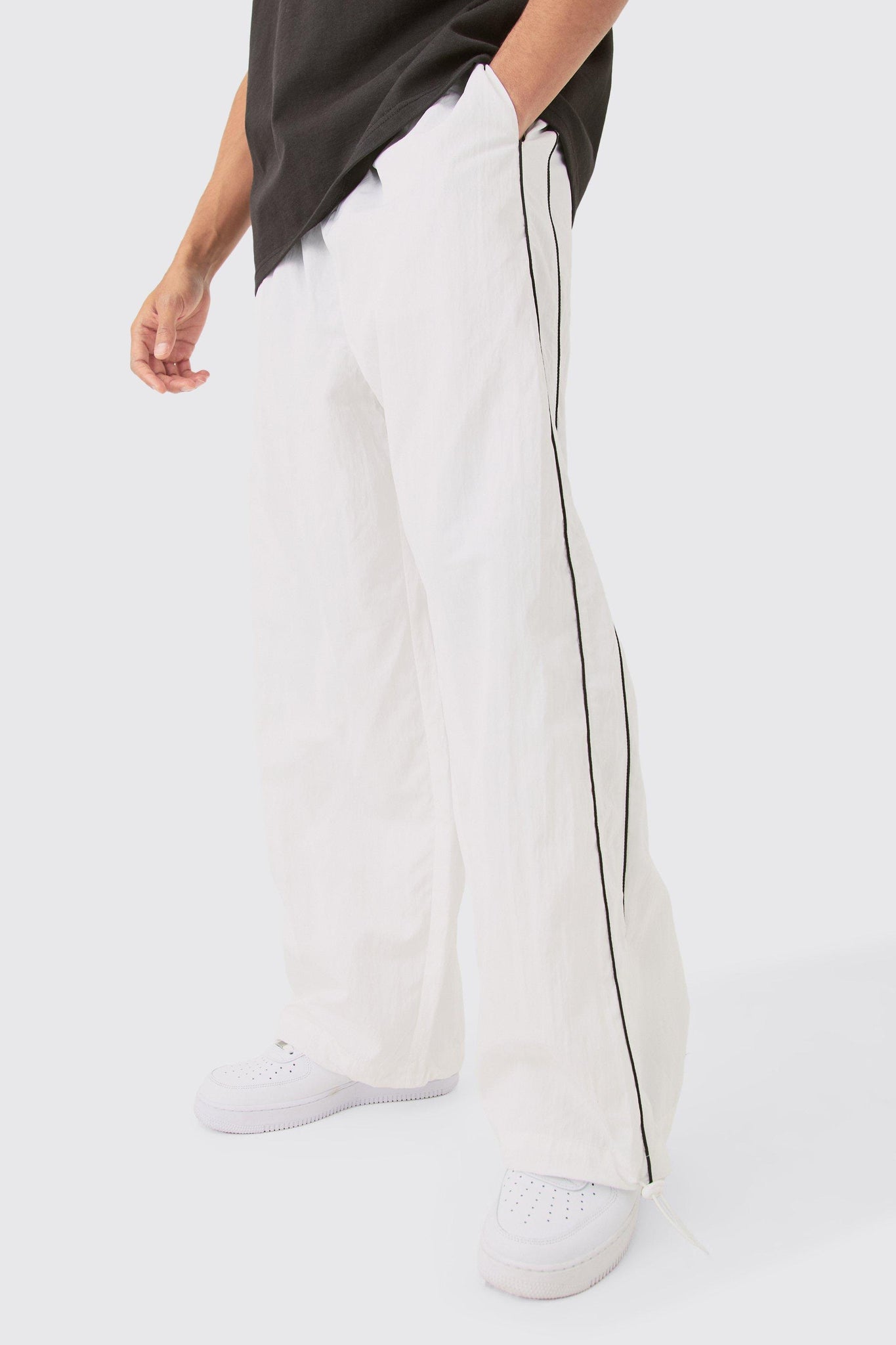 Boohoo Man ELASTICATED WAIST OFCL PARACHUTE TRACK PANTS