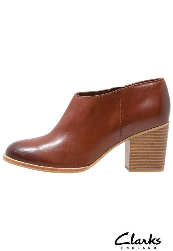 Clarks Othea Ada Tan Leather Womens Boots