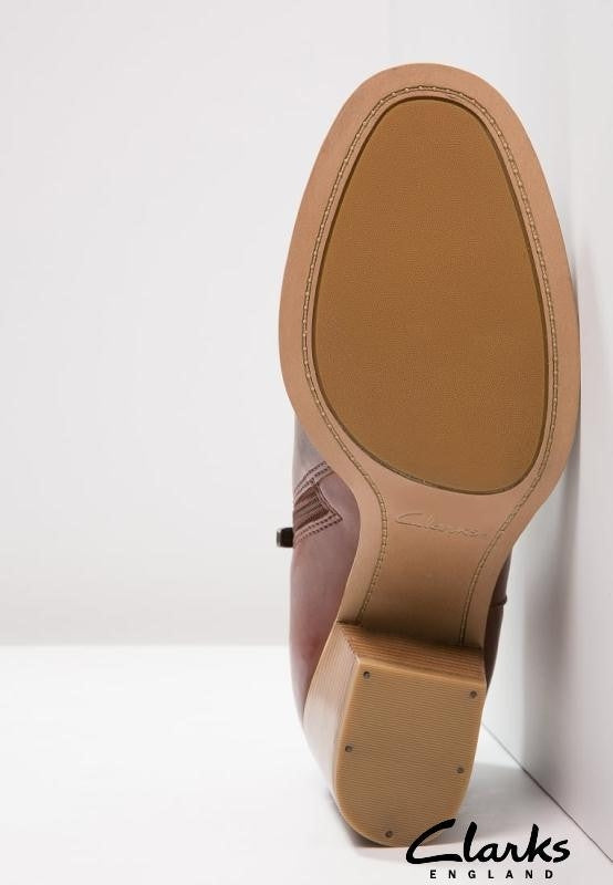 Clarks outlet ladies boots deals